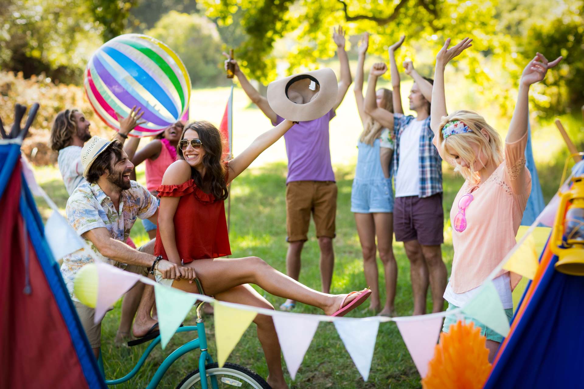 bunting printing, bunting can help target a diverse and wider set of audience, especially when placed at different events such as music fests.