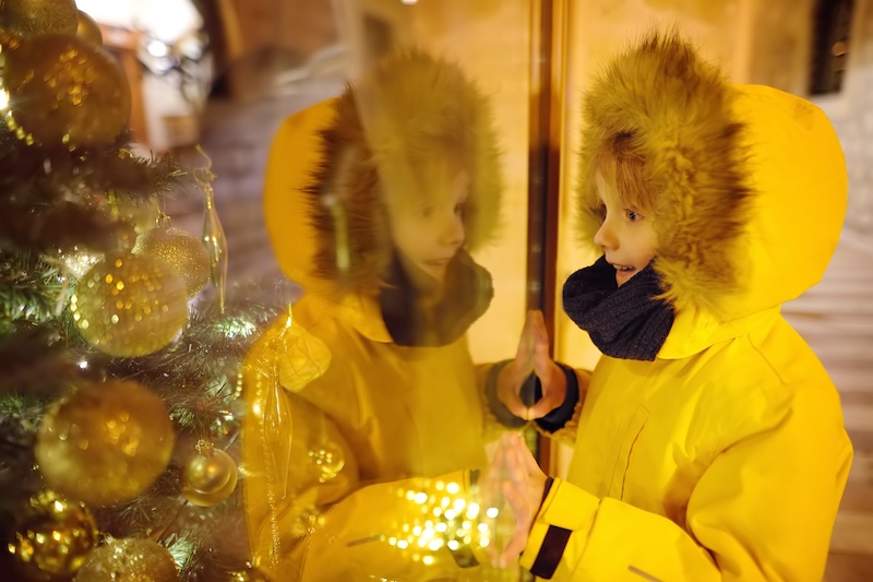 create a display banner, a kid looking at Christmas decorations at a shop