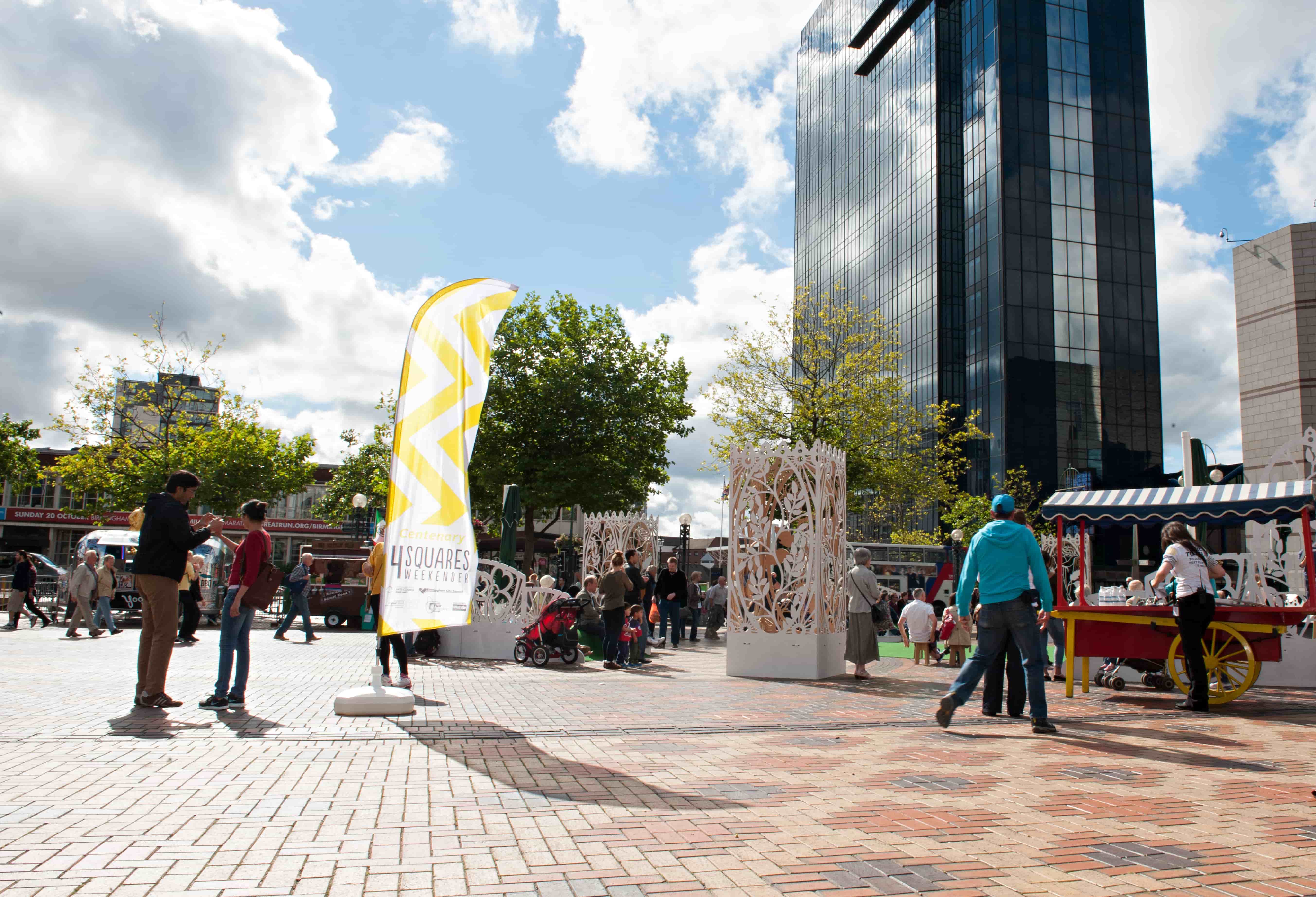 How to Choose the Perfect Advertising Flag for Your Business