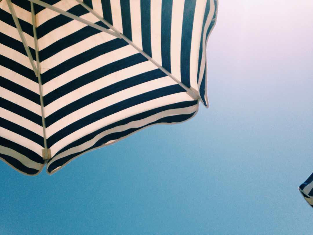 custom display stands, branded parasols