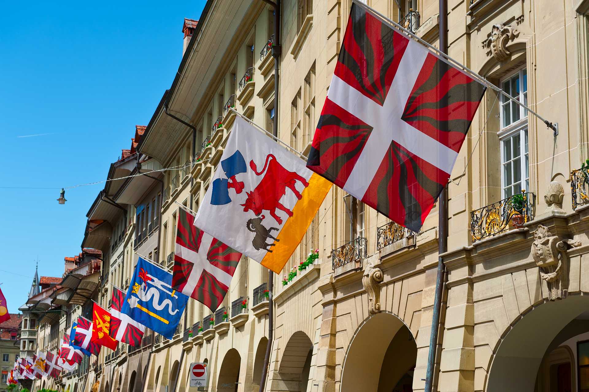 Feather Flags vs Angled Flags for Outdoor Advertising