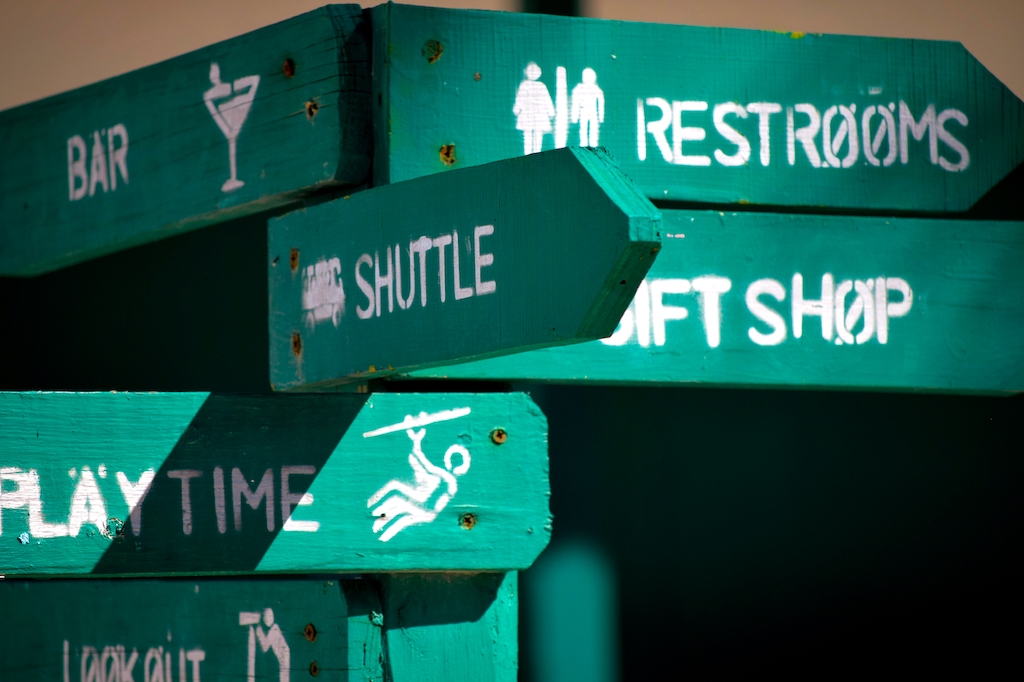 How to Use Directional Signage for Event Success