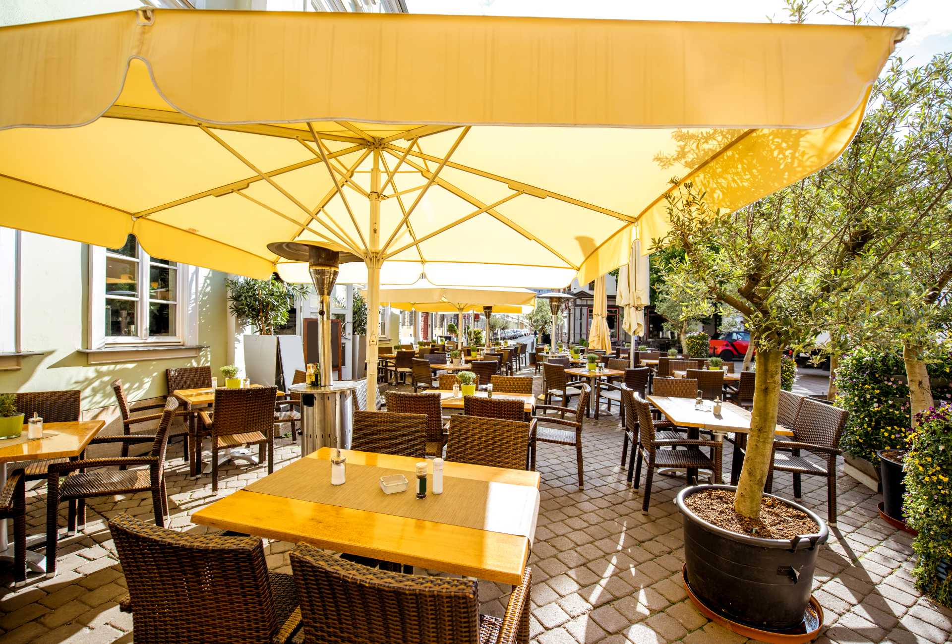 How to Clean, Protect and Store Your Commercial Parasol This Autumn
