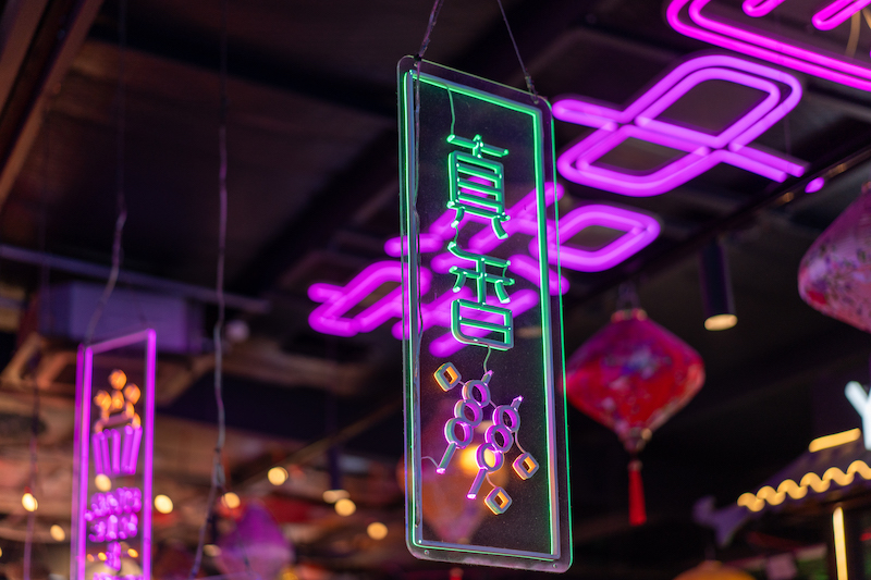 How to Design Eye-Catching Acrylic Signs for Your Business