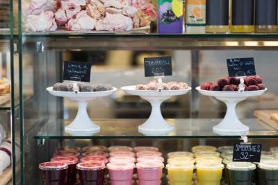 4 Ways to Tip the Scales in Your Favour With Product Display Stands