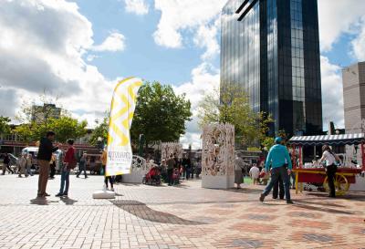 How to Choose the Perfect Advertising Flag for Your Business