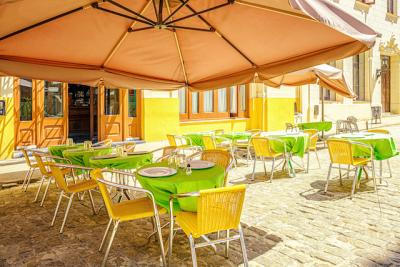 How to Choose the Right Commercial Parasol for Your Pub or Restaurant Terrace