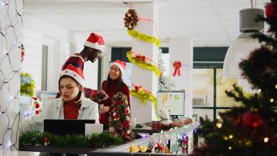 How to Give Your Office a Christmas Makeover