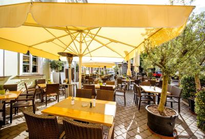 How to Clean, Protect and Store Your Commercial Parasol This Autumn