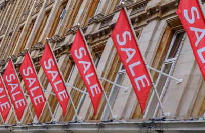 7 Ways Promotional Flags Can Help Attract Footfall to Your Business