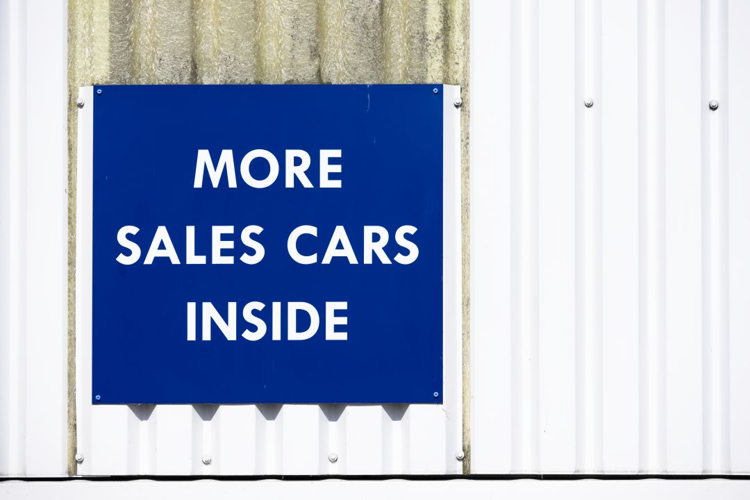 car dealership signage strategies, outdoor car sales sign at a showroom