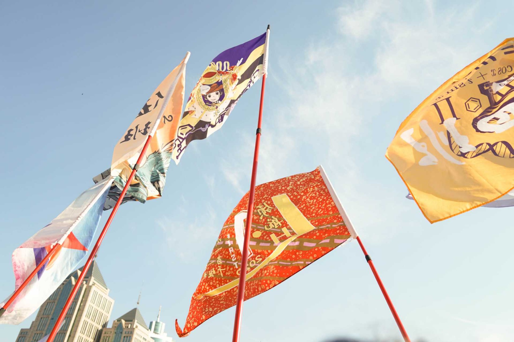 eather-flags-vs-teardrop-flags; flag styles on display