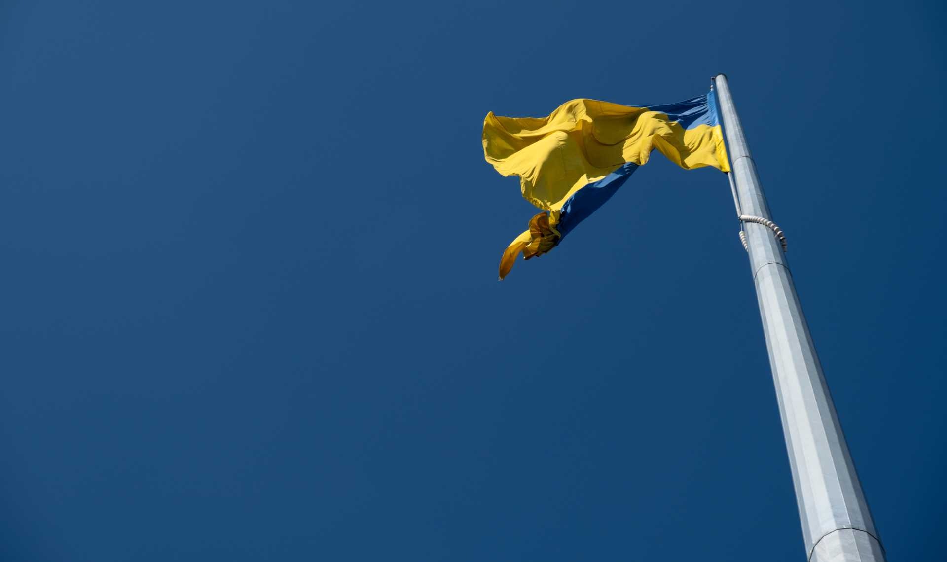 flagpole-care-tips, a blue and yellow flag