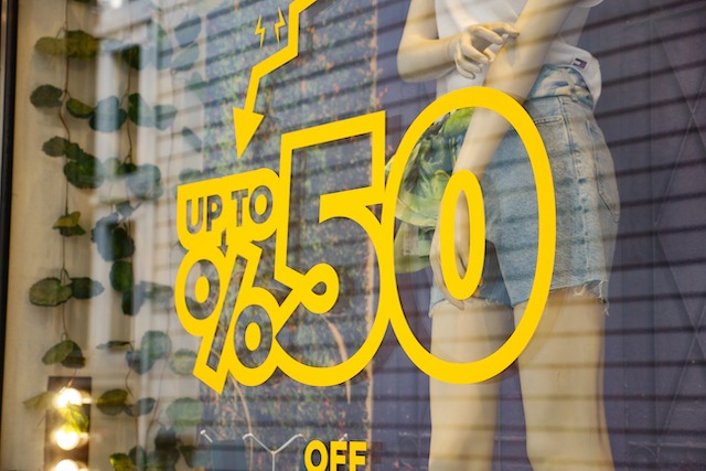 Banner design guidelines, store discount sign on the window.