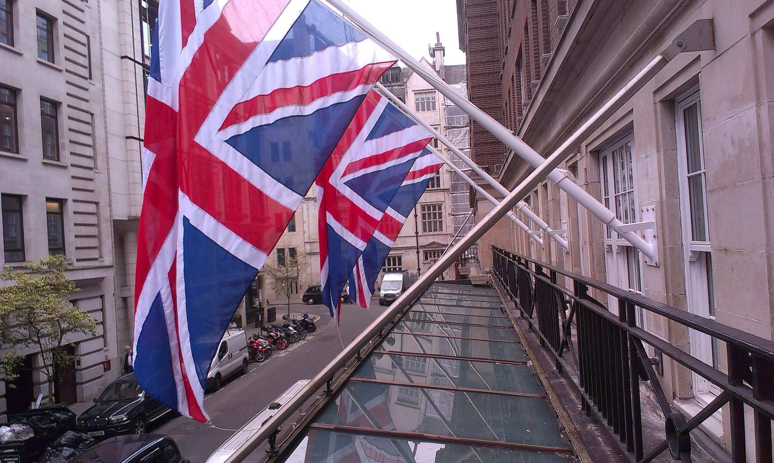 Radisson Hotel Mayfair Flagpole Installation