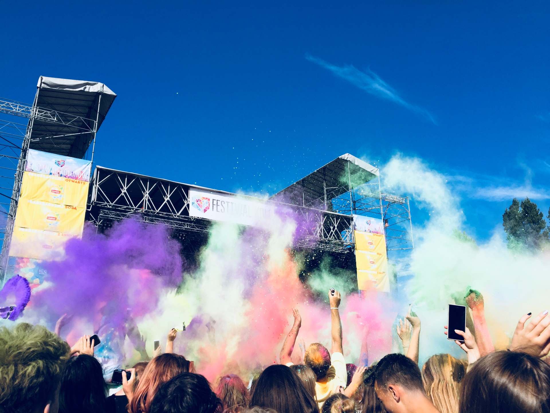 From Beats to Brands: Harnessing Bunting for Maximum Exposure at Music Festivals