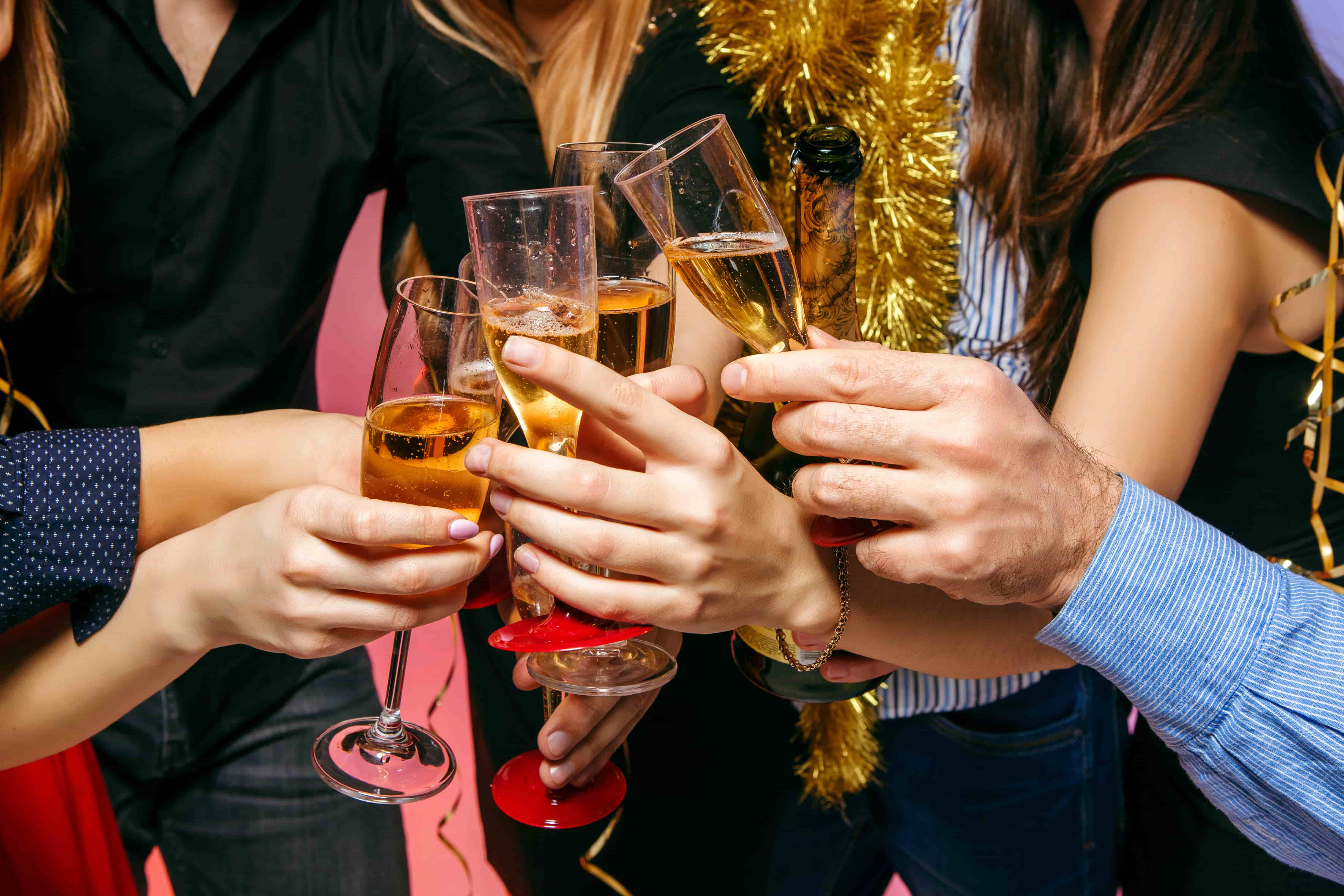 4 Helpful Tips to Organise a Stellar Corporate Christmas Event in 2022